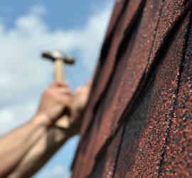 What are the Signs that a commercial roof is in need of repair or replacement?
